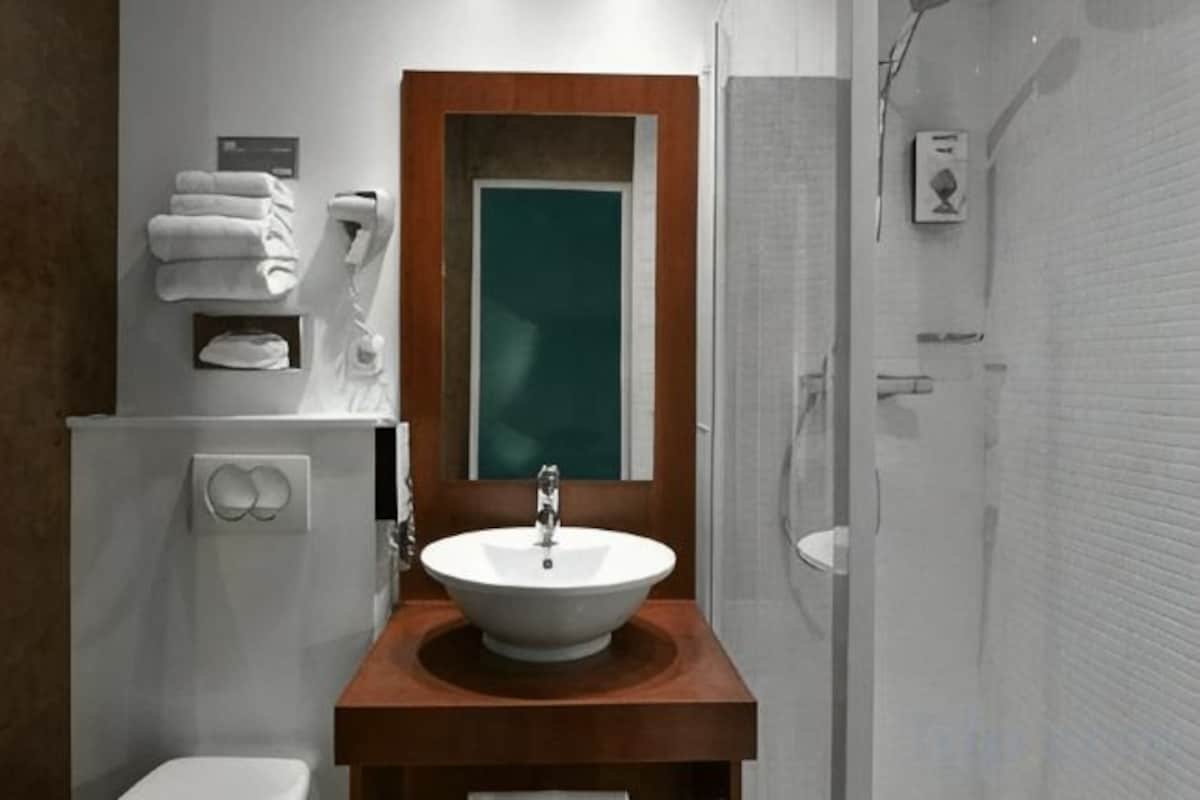 Bathroom | Hair dryer, towels