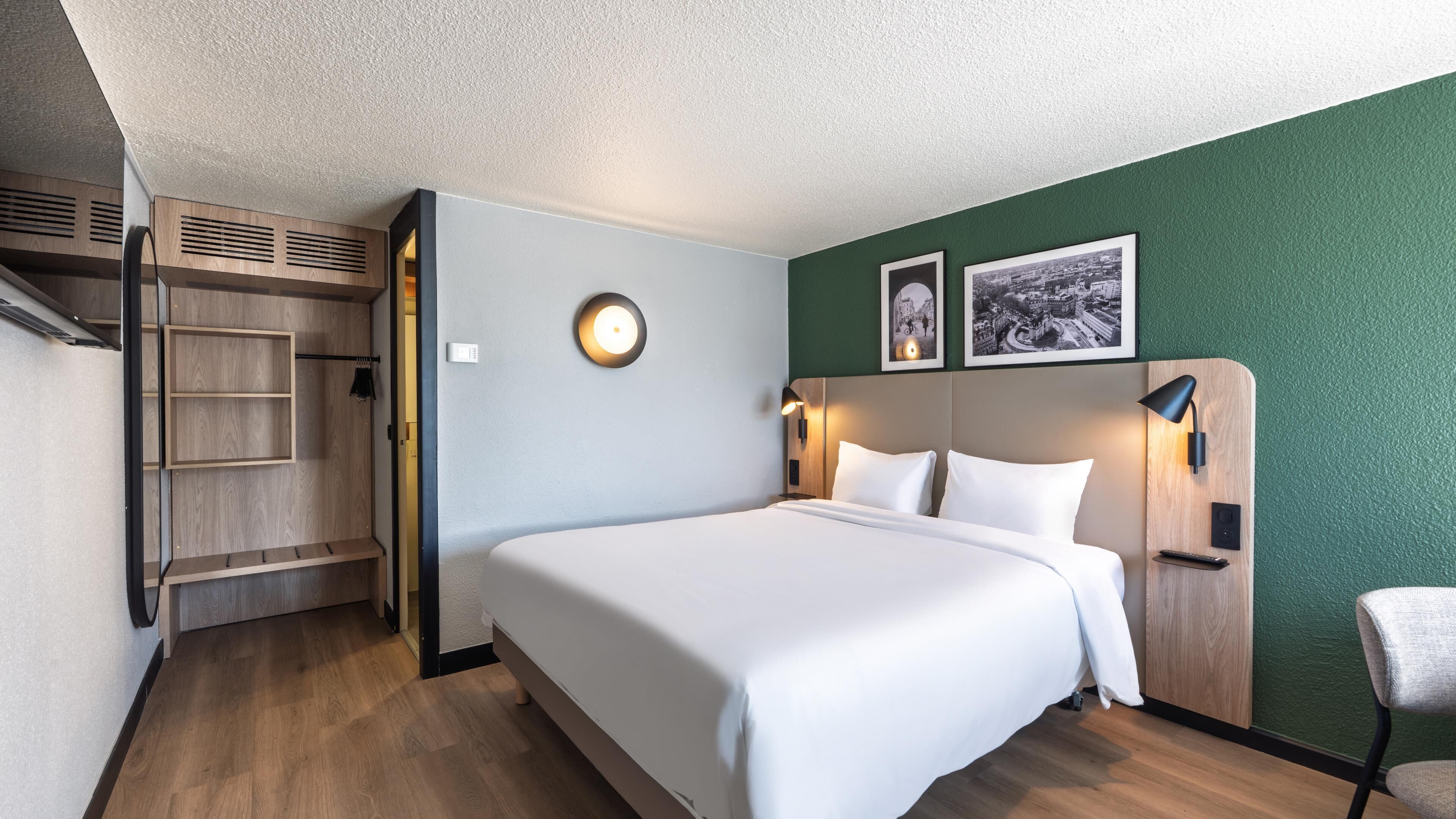 Standard Room, 1 Queen Bed