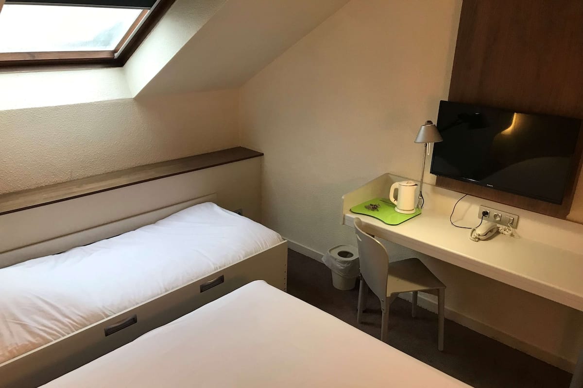 Standard Room, Multiple Beds (1 Double and 1 Single bed)