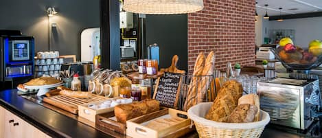 Café da manhã com buffet todos os dias mediante uma taxa