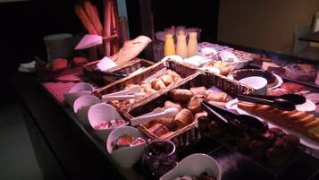 Daily buffet breakfast (EUR 13.90 per person)