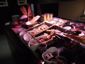 Desayuno buffet todos los días (con cargo)