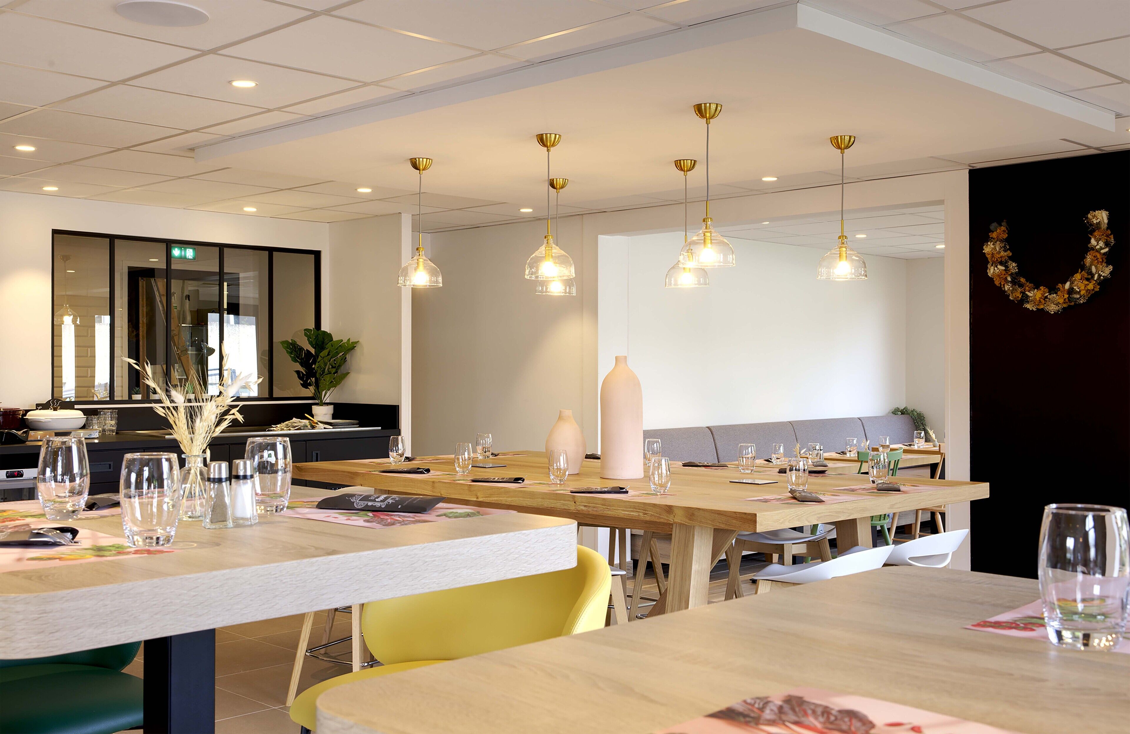 breakfast and dinner served, french cuisine