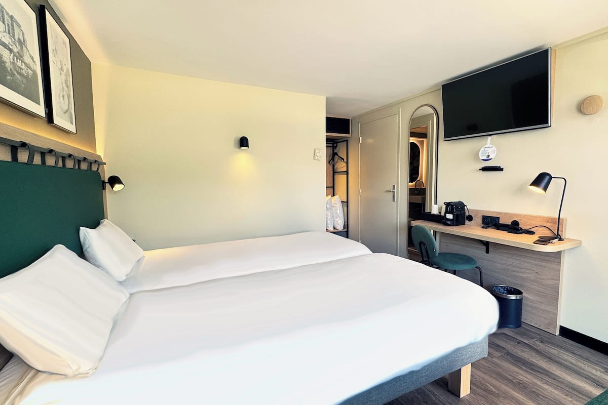 Premium bedding, desk, blackout curtains, iron/ironing board