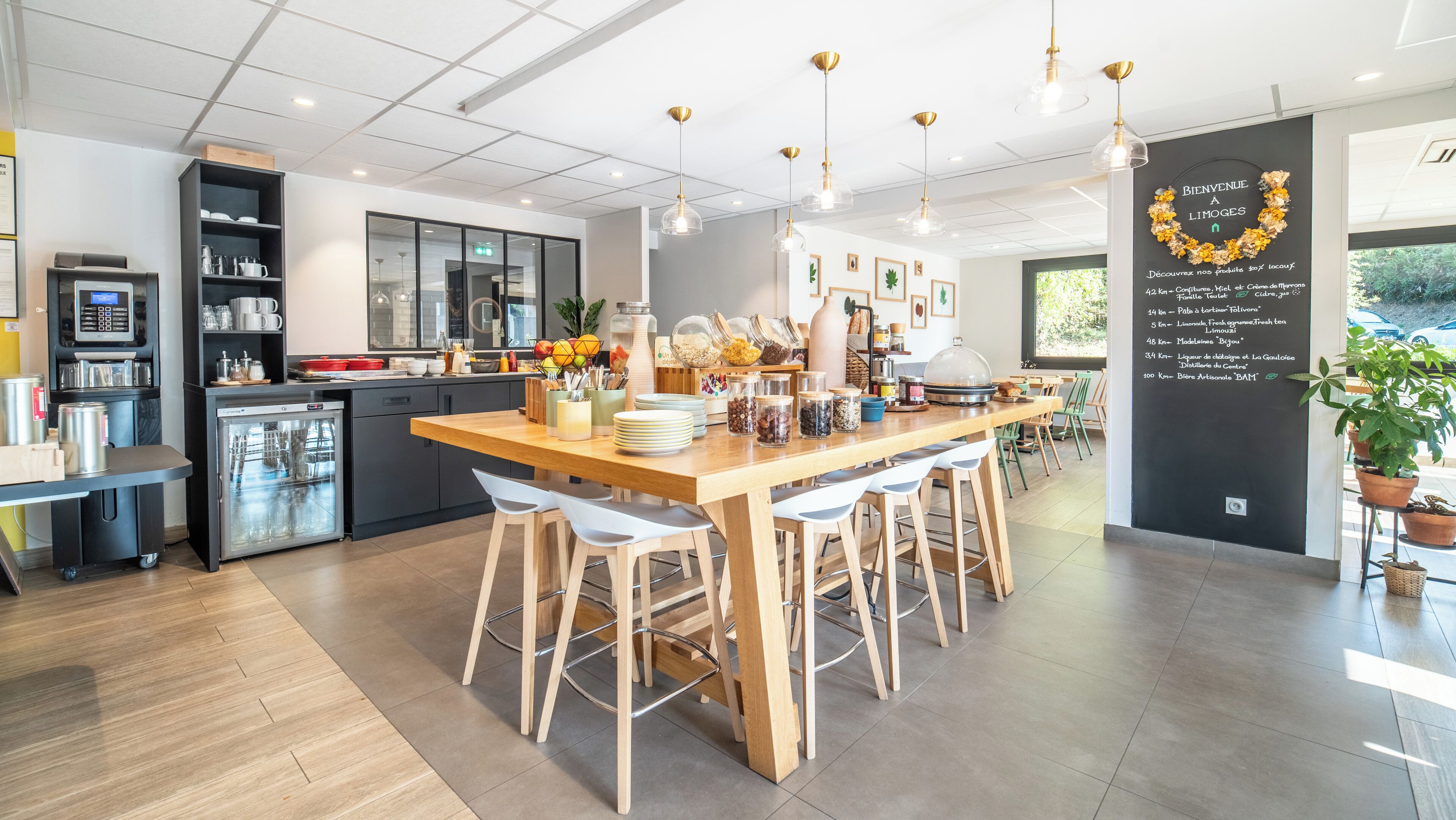 Daily buffet breakfast (EUR 13.90 per person)