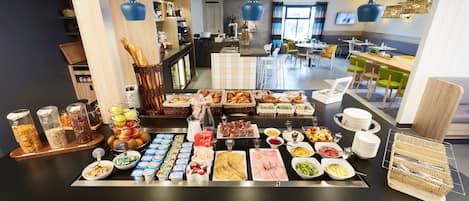 Daily buffet breakfast (EUR 13.90 per person)