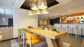 Petit déjeuner, déjeuner et dîner servis sur place
