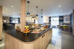 Desayuno buffet todos los días (con cargo)