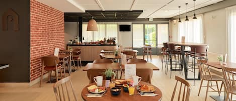 Café da manhã, almoço e jantar
