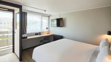 Ropa de cama de alta calidad, escritorio y cortinas blackout