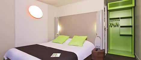 Rom – standard, 1 dobbeltseng | Sengetøy av topp kvalitet, skrivebord og blendingsgardiner