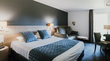 Superior Room, 1 Queen Bed with Sofa bed, Non Smoking, Bathtub (with Sofabed) | Premium bedding, desk, blackout drapes, soundproofing