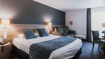 Superior kamer, 1 queensize bed met slaapbank, niet-roken, bad (with Sofabed) | Luxe beddengoed, een bureau, verduisterende gordijnen