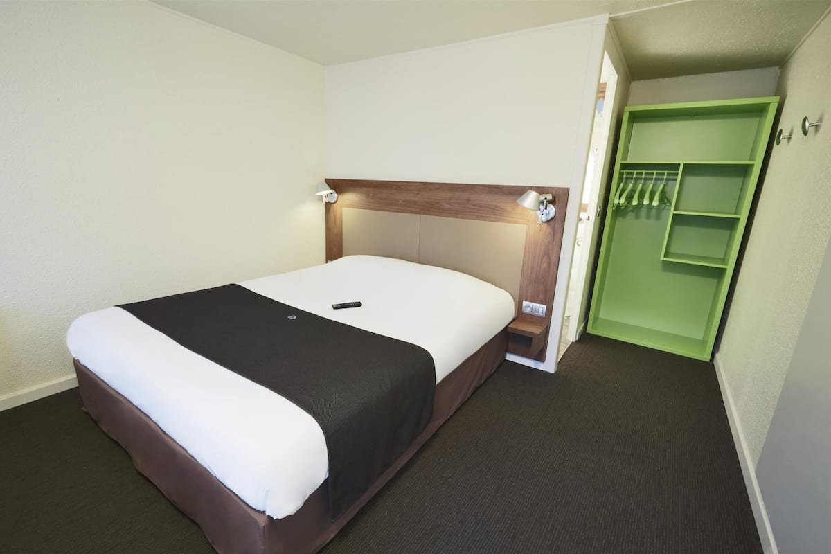 Standaard kamer, 1 tweepersoonsbed | Luxe beddengoed, een bureau, gratis wifi, beddengoed