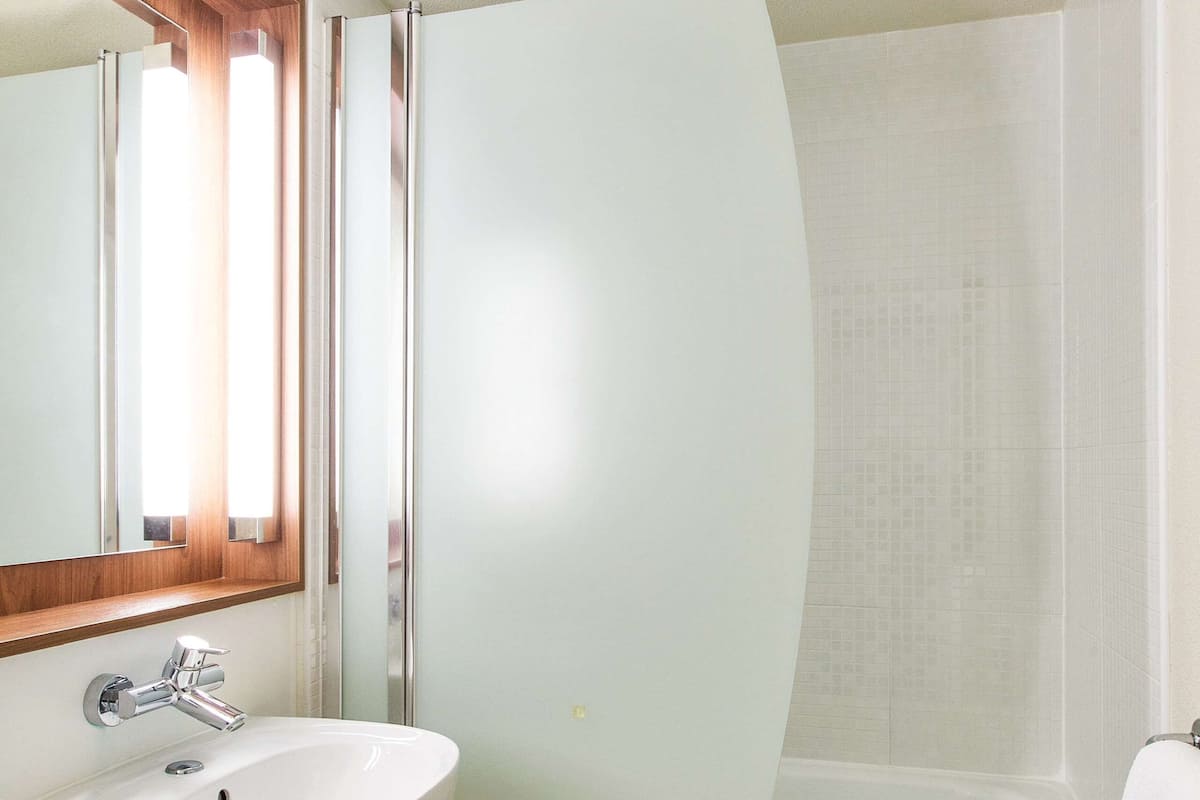 eco-friendly toiletries, hair dryer, towels