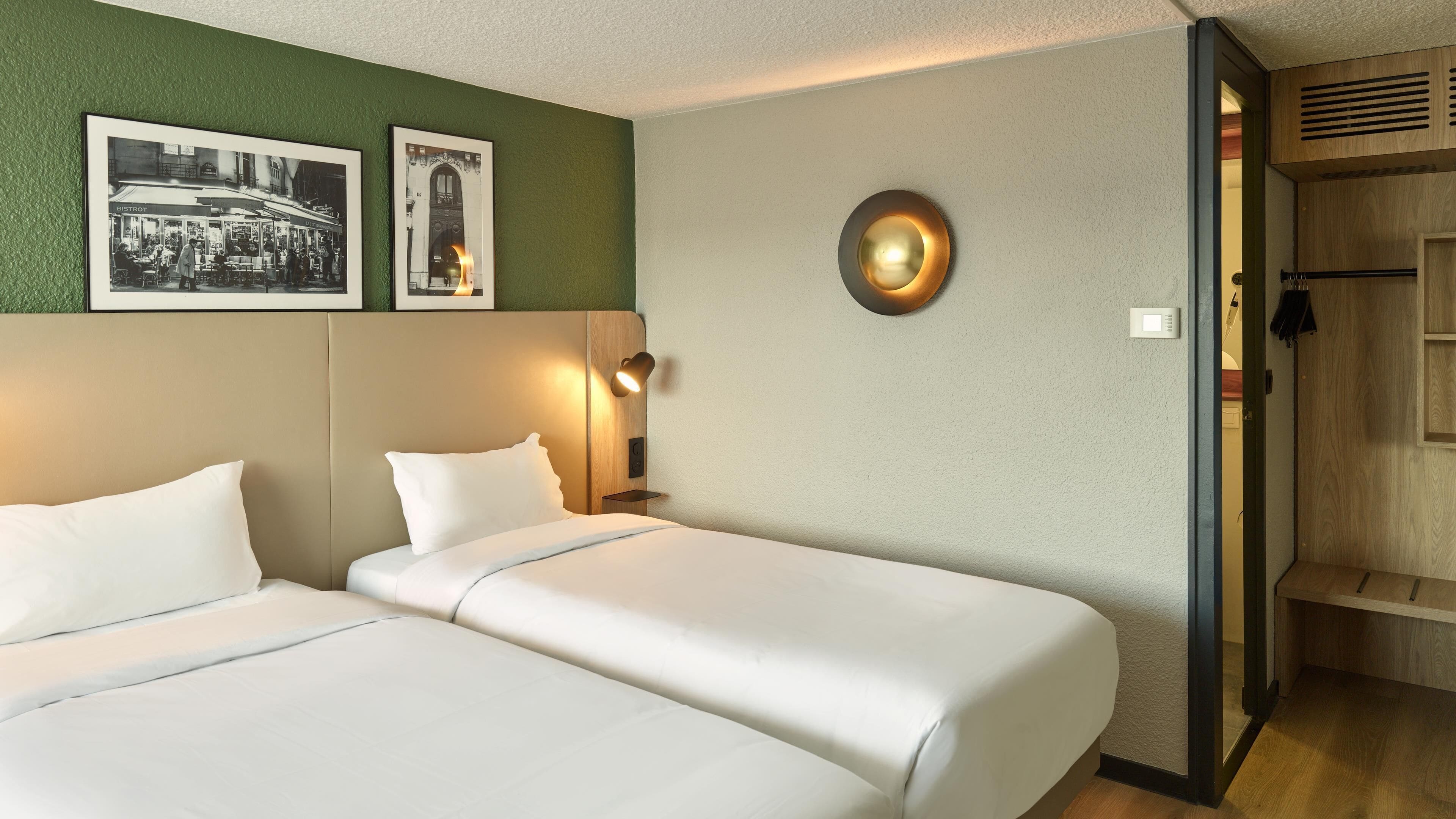 Standard Room, 2 Twin Beds | 1 bedroom, premium bedding, desk, laptop workspace