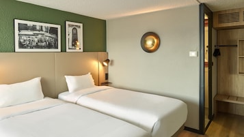 Quarto standard, 2 camas de solteiro | 1 quarto, roupas de cama premium, escrivaninha