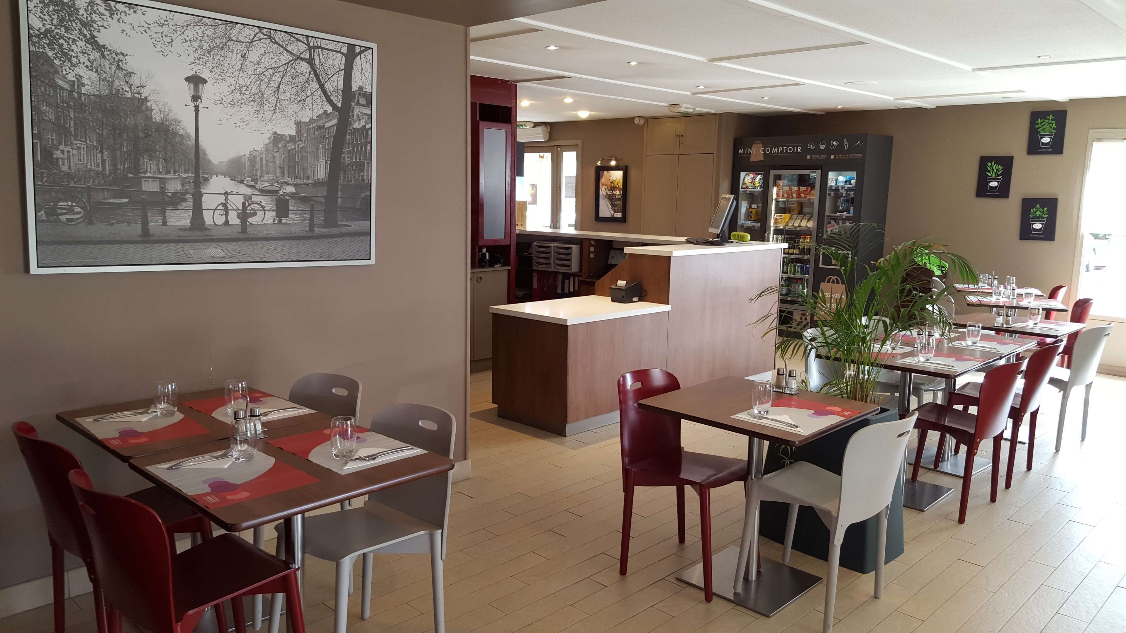 breakfast and dinner served, french cuisine