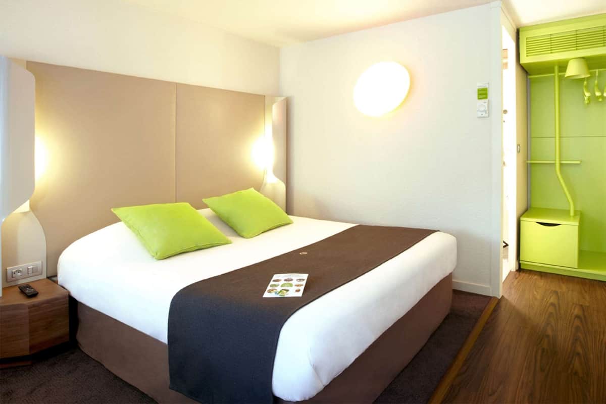 Standard Room, 1 Katil Kelamin (Double) | 1 bilik tidur, peralatan tempat tidur premium, meja