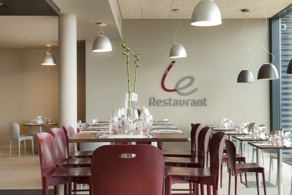 Breakfast and dinner served, French cuisine