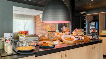 Daily cooked-to-order breakfast for a fee