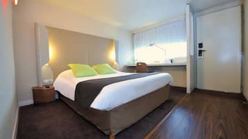 Standard Room, 1 Double Bed | 1 bedroom, premium bedding, desk, laptop workspace