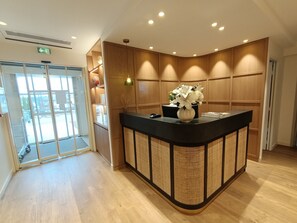 Reception - Kyriad Le Mans Est (Le Mans)