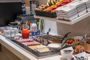 Dagelijks ontbijtbuffet (EUR 14.50 per persoon)