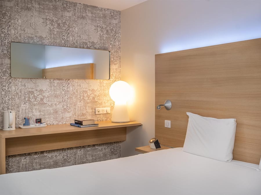 Standard Room, 1 Double Bed | Desk, blackout curtains, soundproofing, iron/ironing board
