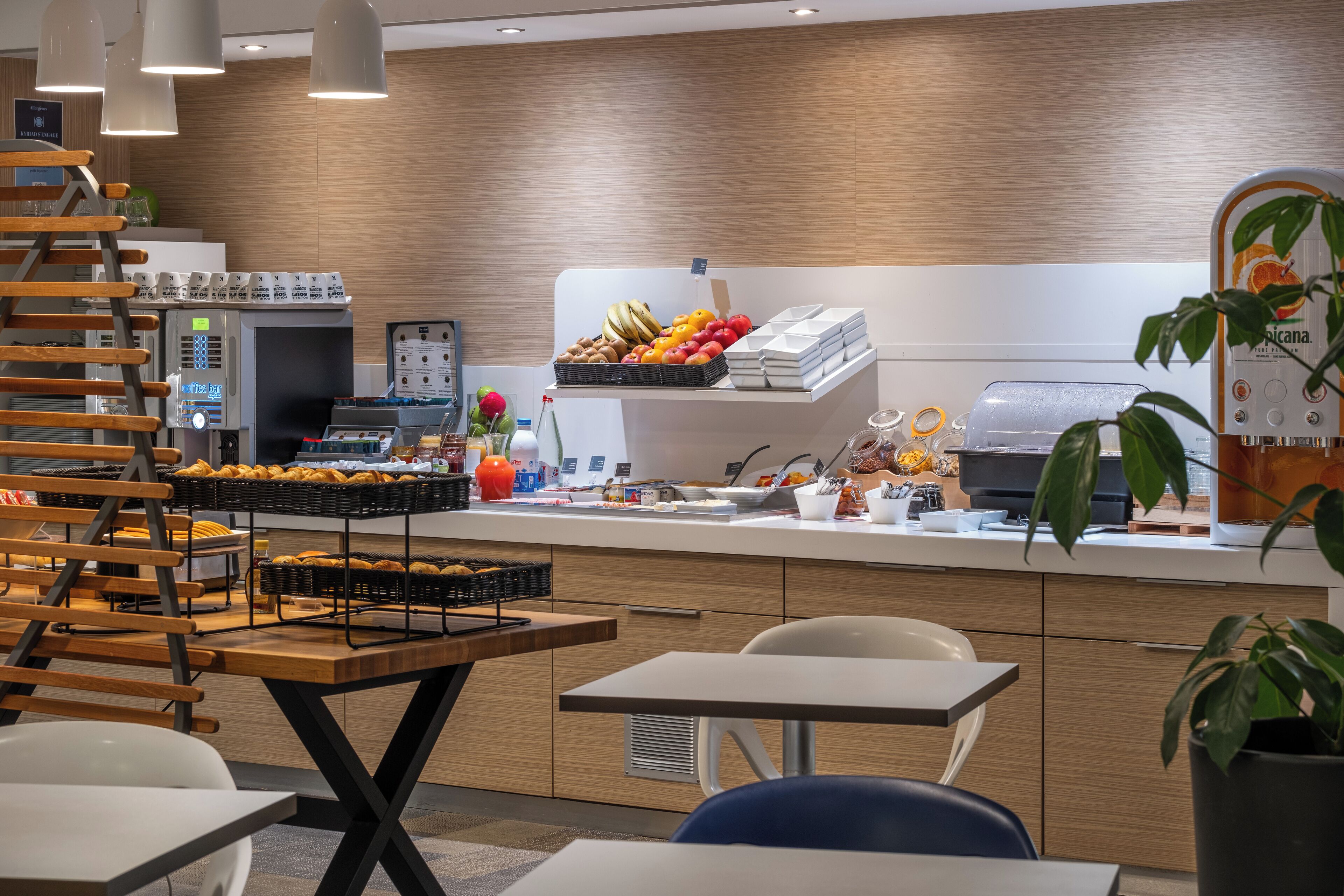 Daily buffet breakfast (EUR 14.50 per person)