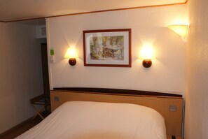 1 bedroom, premium bedding, desk, blackout curtains