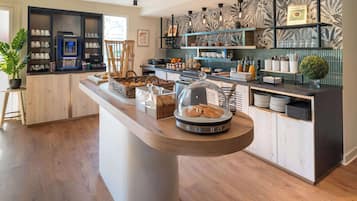 Daily buffet breakfast (EUR 13.9 per person)