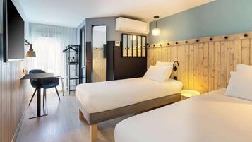 Standard Room, 2 Twin Beds, Non Smoking | Premium bedding, individually furnished, desk, soundproofing