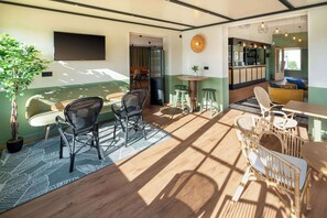 Daily buffet breakfast for a fee - Best Western Bourgoin Jallieu (Bourgoin-Jallieu)