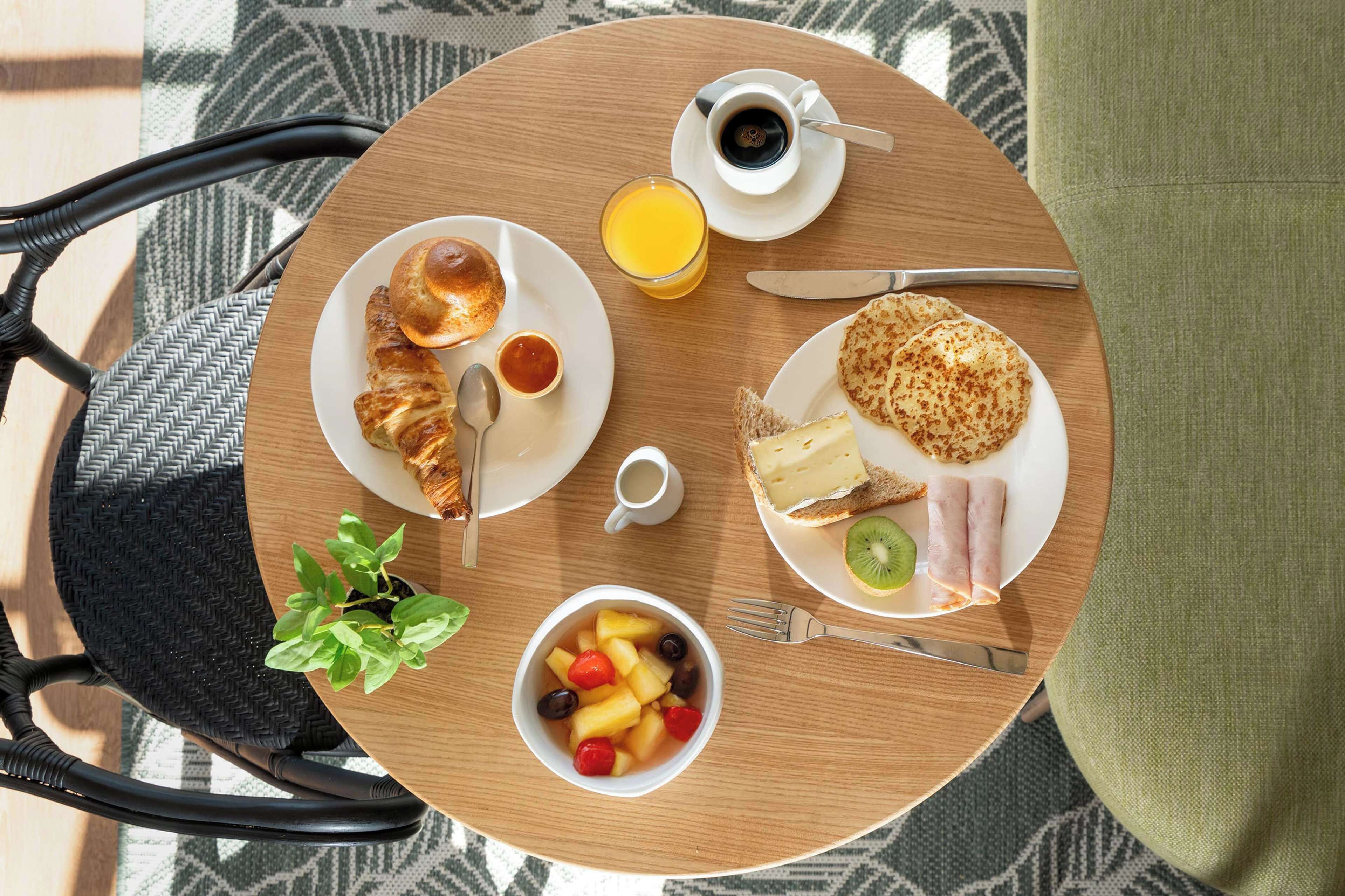 daily buffet breakfast (eur 13.9 per person)
