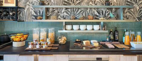 Daily buffet breakfast (EUR 13.9 per person)