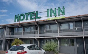 Front of property - Hôtel Inn Design La Rochelle  (La Rochelle)