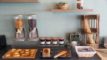 Petit déjeuner buffet (9.50 EUR par personne)