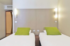 Standard Room, 2 Twin Beds | Bathroom | Eco-friendly toiletries, hair dryer, towels, soap - Campanile Lyon Ecully (Ecully)