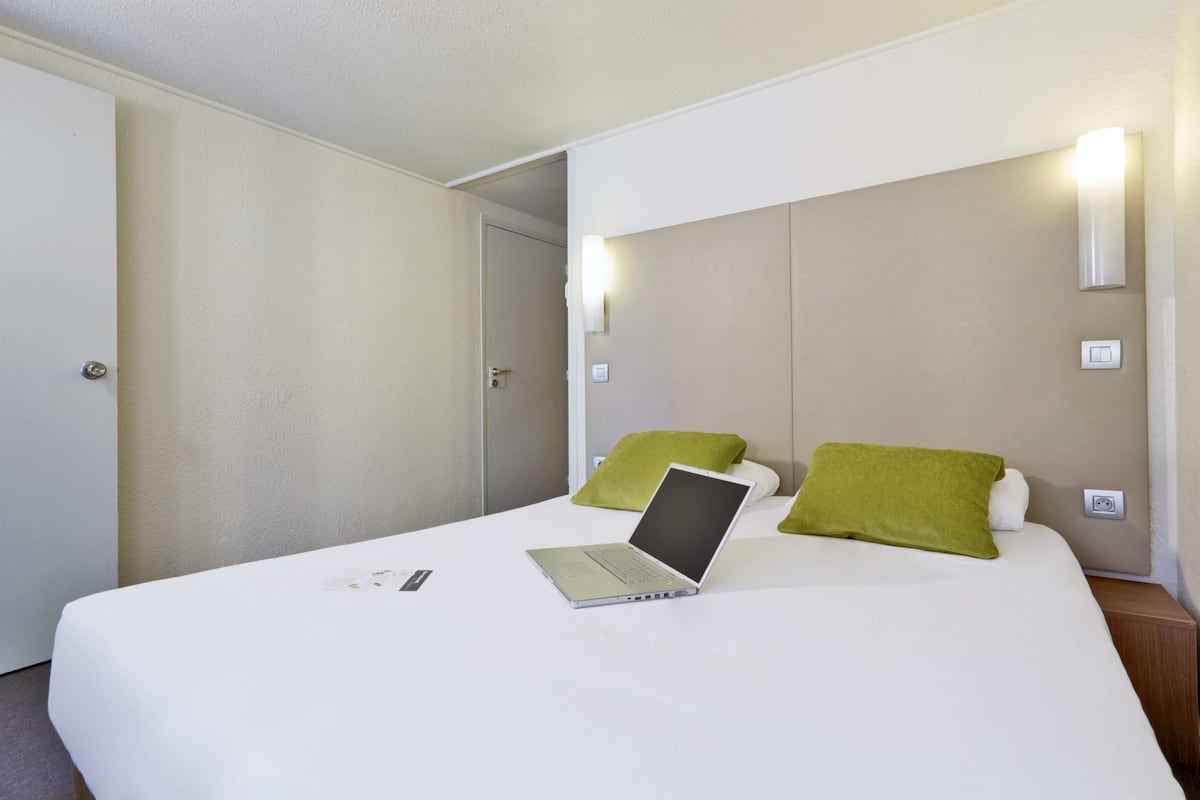 Standard Room, 1 Double Bed | Premium bedding, desk, blackout drapes, soundproofing