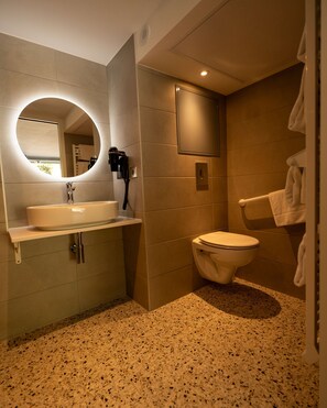 Bộ đồ giường cao cấp, két bảo mật tại phòng, trang trí khác biệt 