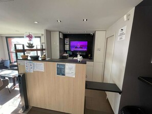 Reception - Kyriad Lyon Sud Sainte Foy (Sainte-Foy-les-Lyon)