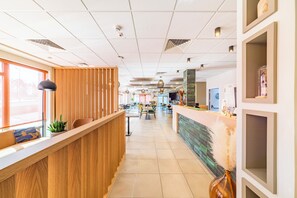 Reception - Mandarina Luxembourg Airport Hotel (Niederanven)