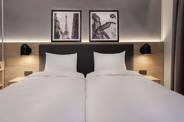Ropa de cama de alta calidad, escritorio, cortinas opacas