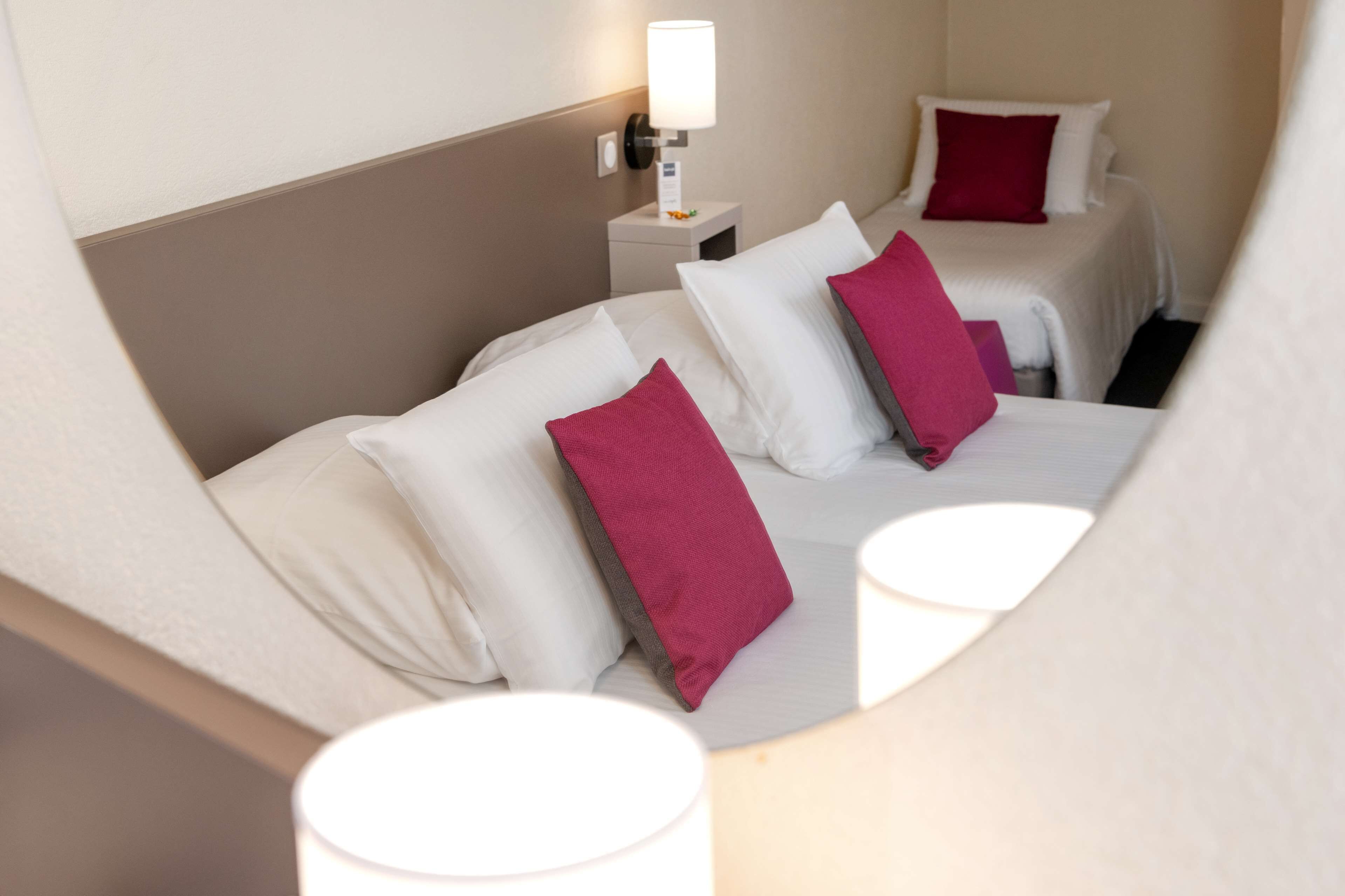 1 bedroom, premium bedding, desk, laptop workspace