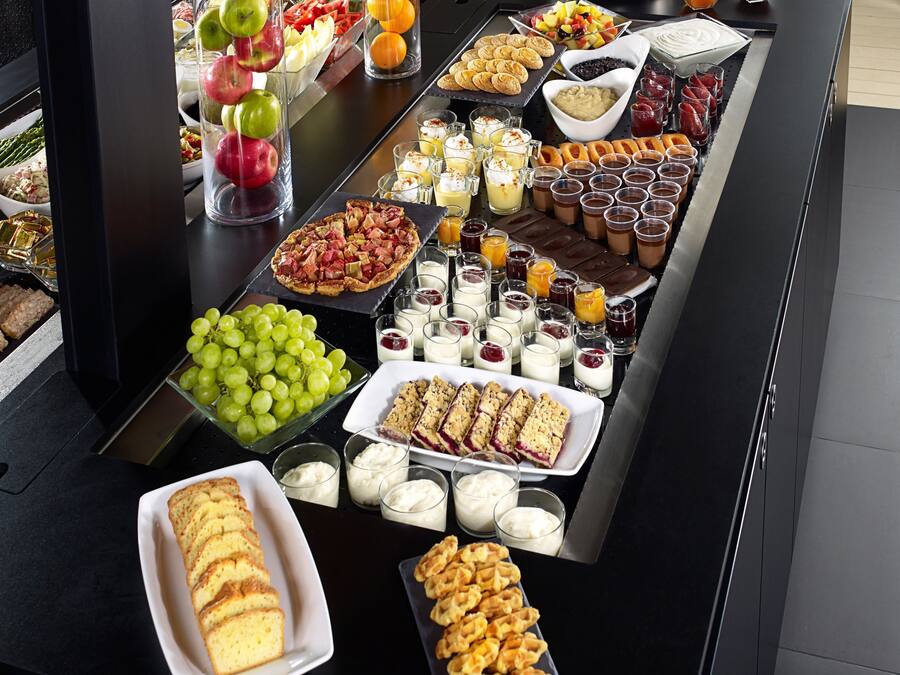 Der serveres morgenmad, frokost, aftensmad og franske retter