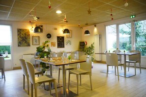 Breakfast, lunch and dinner served - Campanile Mulhouse - Illzach Ile Napoleon (Illzach)