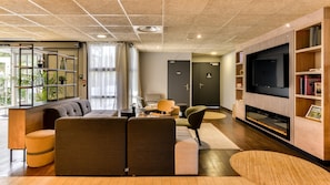 Bar (on property) - Campanile PRIME - Montpellier Est Le Millénaire (Montpellier)