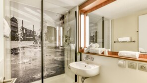 Umweltfreundliche Kosmetikartikel, Haartrockner, Handtücher, Seife