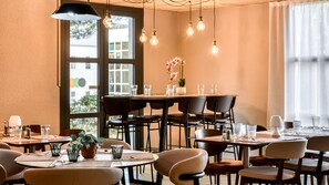 Frühstück, Mittagessen, Abendessen und Brunch werden serviert